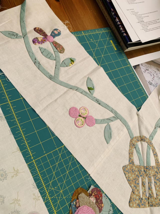 Such a busy week and not all of the pictures I took were particularly Instagram worthy 🤣. It didn’t mean that nothing happened and you do get a better feel for my week sometimes in my stories. You sort of get an inside peak, dipping in and out of the chaos! 
So this sample ended up on my cutting mat, and has now been prepped in the final choice of prints, just one of the projects for next weeks stitching ☺️🧵🪡. What are your plans for stitching this week? 
#applique #handapplique #onmycuttingmat #scrapquilt #sewyourstash #handstitching #handstitched #carolynforster #carolynforsterquilts