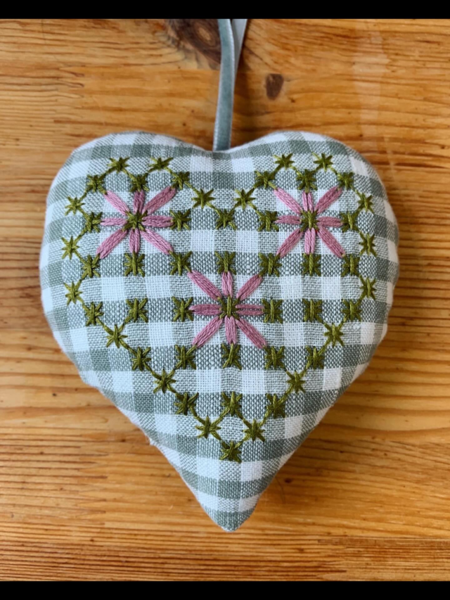 However you choose to spend time on Galantines or Valentines Day, remember that a little kindness never hurts! 
#chickenscratchembroidery #valentinehearts #lovestitching #stitchwhatyoulove