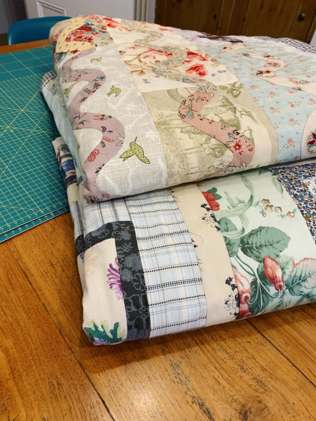 And amongst other things it’s been a two quilts basted type of week 🧵🪡🙌. 
One had been waiting a while, even though I have always known how I would be hand quilting it, but the other was a very quick turnaround from pieced to basted, so pleased with that! 
Now to decide on thread colour and onto the hand quilting. 
It will be Big stitch for both, and possibly a similar design 😉.
#readytoquilt #tabletopquiltbasting #handquilting #quiltinprogress #carolynforster