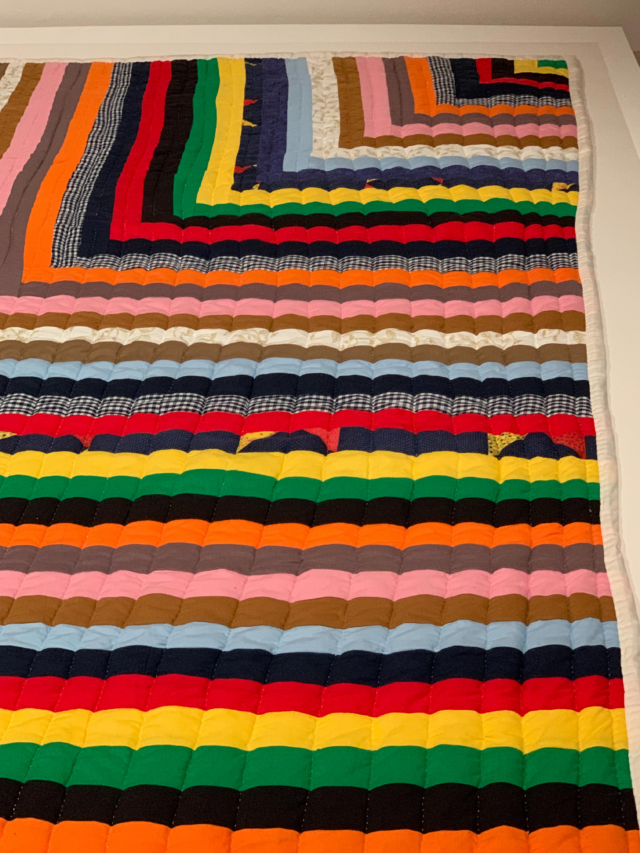 I’ve recently spent time at the Kith and Kin exhibit at @americanmuseumandgardens . The museum itself is always worth a browse for us quilters, and the gardens are always a lovely bonus. The quilt exhibit of a selection of quilts from Gees Bend quilt makers is always going to be a hit with me 🤓. I’ve seen a lot of exhibits of this genre of quilt making over the years, and there is always something new to inspire and admire in every one. It’s on until June, so do go if you’re looking for a lovely day out! #geesbendquilts #americanmuseumbath #patchwork #patchworkquilts