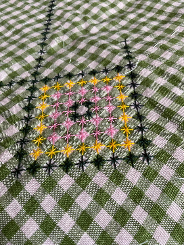 For those of you who read the article in @thequiltersguild magazine recently about the embroidered quilts from a certain part of India, it will come as no surprise that I had to have a go. 
The article was by @armchairtextilejourney and the stitch used is like the basic stitch for Chicken scratch embroidery. I’ve started on a sample and we will see where it goes . I layered linen gingham with a backing of a printed Japanese double gauze and the inner layer is basic double gauze. These were the fabrics that I could most evoke the layered saris with. I’m using a no12 cotton perle with a no. 6 embroidery needle, so all stuff I had to hand.
Don’t you just love exploring new stitching 🪡🧵☺️
#ginghamembroidery #travelstitching #handstitching #carolynforster #quiltersguildofthebritishisles