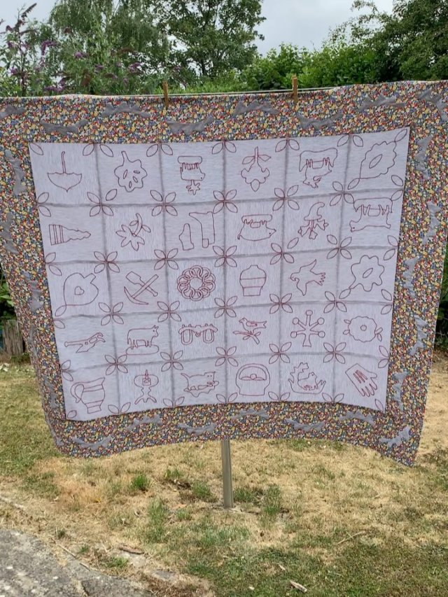 So here’s the last you’ll see of this for a while. It’s been an ongoing project that I’ve been travel stitching with, and now, as if by magic 🤣 it’s over, finished! It’s now in the to be quilted pile! 
It’s based on a quilt in @pincushion_rye Jenny’s collection that we both fell in love with. This is my version with all the recognisable elements but not as they are in the original. As many of you know, old quilts are my starting point, but it doesn’t mean my version is the same as the original 🤓.
#redworkembroidery #handstitching #slowstitching #carolynforster