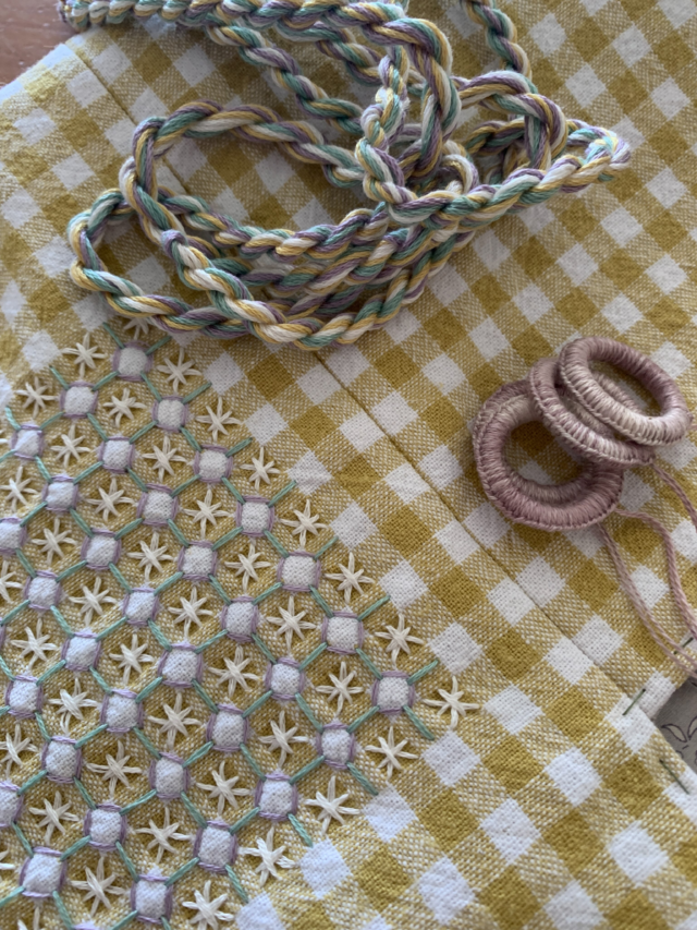Some days you just have an idea and you realise that you could just get on with it! So there’s been rice bag making, chicken scratch embroidery, cord making and some loop covering this weekend. There might even be some bead making too, but I’m taking a pause to regroup 😂. Looks like this might be one of my faster hand stitched projects to come to fruition! #handstitching #ginghamembroidery #chickenscratchembroidery #carolynforster