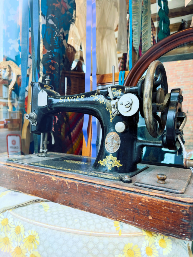 @seam_collective and the prompt for day 16 is technology.
For me the most technologically advanced thing I use for the activity of sewing is my sewing machine.
This one I saw in a shop this week, but I do have similar and older at home. And most of them have been used at some stage by me to stitch patchwork.
They are not what I use on a regular basis, but there is really no reason why I couldn’t. They all do an amazing straight stitch which is all you need for patchwork.
It doesn’t mean that I didn’t buy myself a new machine this year for teaching when I travel though 😆. Yes I wanted an automatic needle threader and the up and down needle position, and an automatic thread cutter, but that was the sum of what I needed technology at this stage to do for me! And even on my home machine, more all singing and dancing, a lot of it I never and probably will never use!

#septtextilelove #vintagesewingmachine #carolynforster