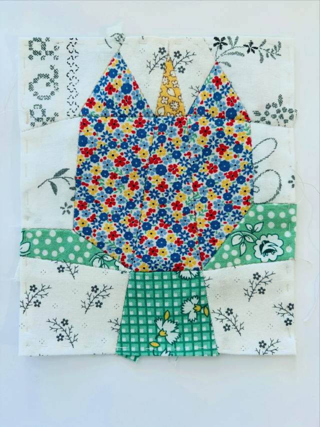 So I went a bit off piste yesterday with the stitching. 
You can swipe to see the process.
I was looking through the Alice Timmons book for some appliqué, but got caught up in the EPP! 
The book has a quirky layout and you sort of come across things with no particular planning. 
WhenI saw the wonky flower and the needle book front pictured in black and white, it got me thinking, and stitching. I used the pattern from the book and set about stitching. I was actually only going to file the pattern away for the future, but  then no time like the present! 
Don’t you love it when a fun stitch comes at you unexpectedly 😆🪡🧵.
#epp #wonkypatchwork #handstitching #carolynforster